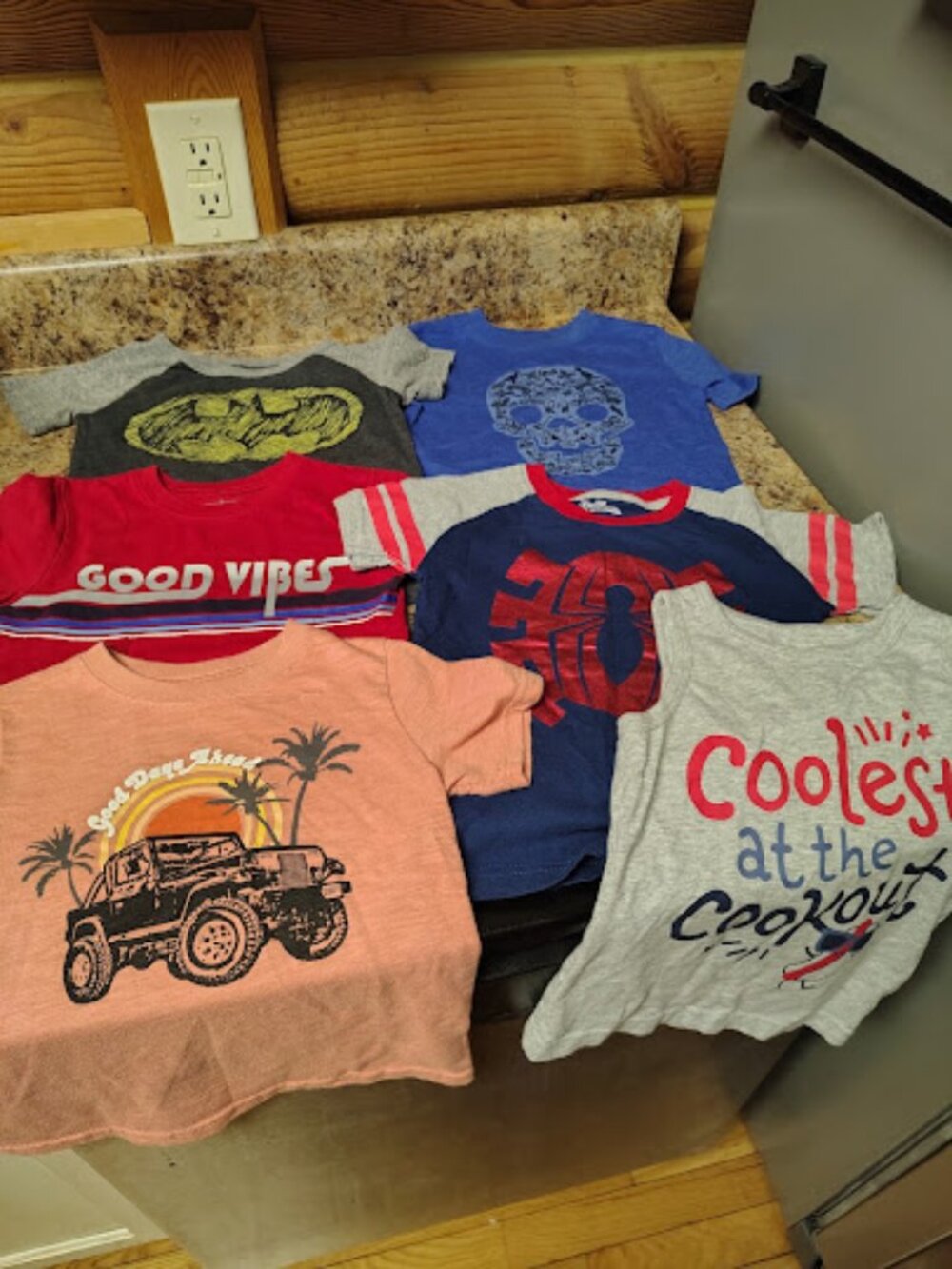 6 T-shirts